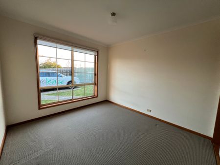 2/5 Arbour Grove, Belmont - Photo 3