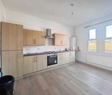 3 bedroom flat to rent - Photo 4