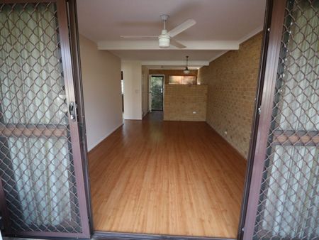 Fantastic 2 Bedroom Unit Located in a Great little spot! - Photo 2