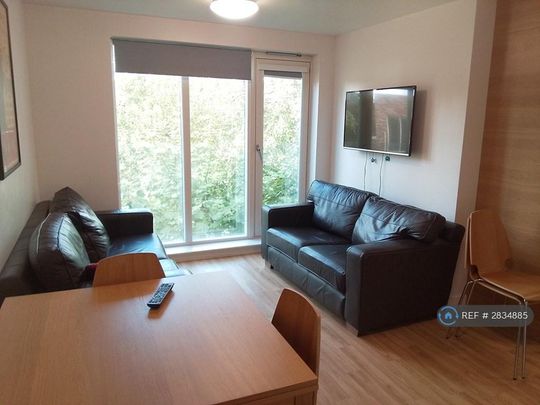 5 bedroom flat to rent - Photo 1