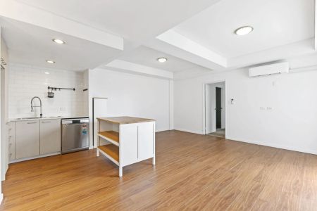 Ideally located, stylish apartment - Photo 3