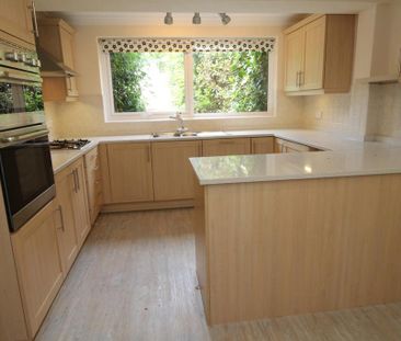 4 bedroom detached house to rent - Photo 5