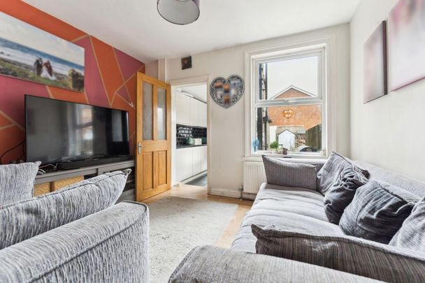 2 bedroom terraced house to rent - Photo 1