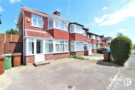 3 bedroom semi-detached house to rent - Photo 5