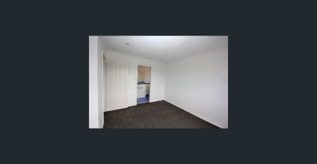 THREE-BEDROOM, TWO-STOREY TOWNHOUSE OFFERS CONVENIENT LIVING CLOSE TO LOCAL SHOPS AND SCHOOLS - Photo 4