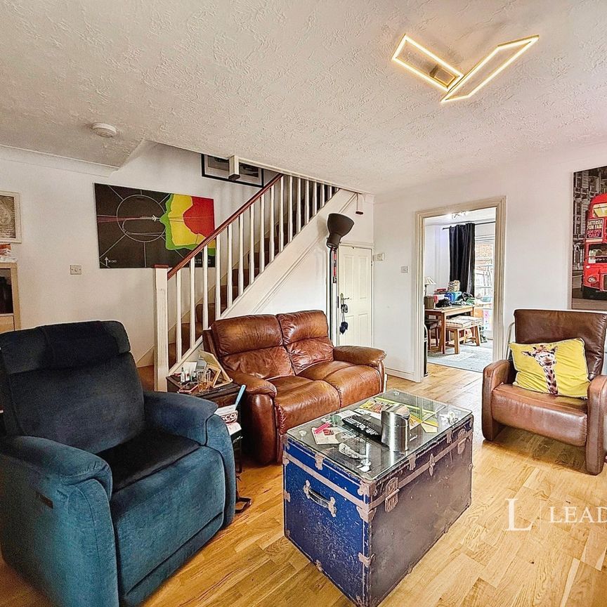 3 bedroom house to rent Wren Close, Burgess Hill, RH15 - Photo 1