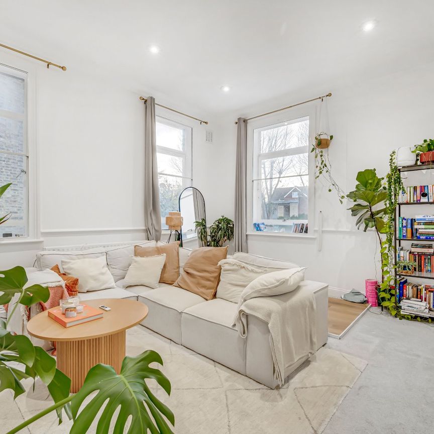 Belsize Crescent, London, NW3 - Photo 1