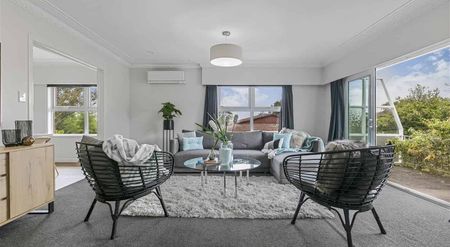 Spacious Sunny Renovated Home - Ready to move in - Photo 5