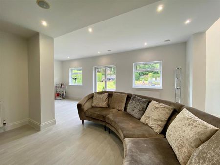 4 bedroom detached house to rent - Photo 2