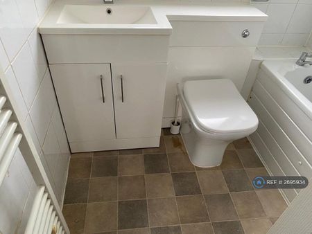 2 bedroom maisonette to rent - Photo 3