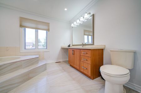 For Lease - 64 Craigleith Crescent, Richmond Hill, Ontario - Photo 2