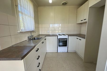 Well-appointed 3 Bedroom Home Available on a 12 Month Lease - Photo 2