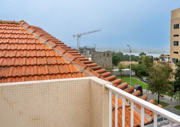 2+1 Bedroom Apartment in Canidelo (Remodeled)