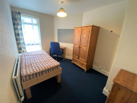 1 bedroom in a house share to rent - Photo 3