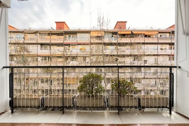 Carrer de Benet Mateu, Barcelona, Catalonia 08034 - Photo 1