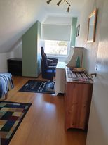 LUGNT LÄGE. Möblerat rum i villa till kvinnlig student - Photo 3