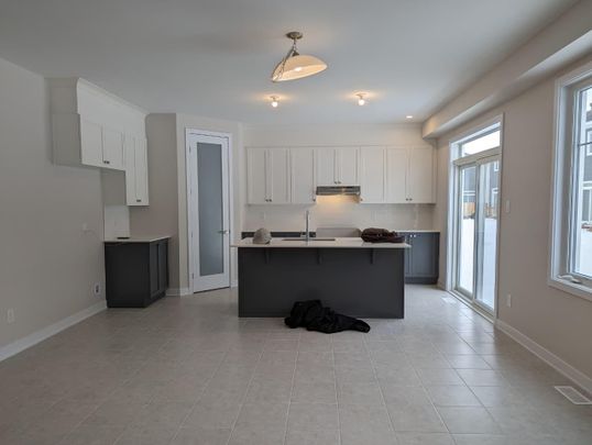 For Lease - 607 Terrier Circle, Stittsville - Munster - Richmond, Ontario - Photo 1