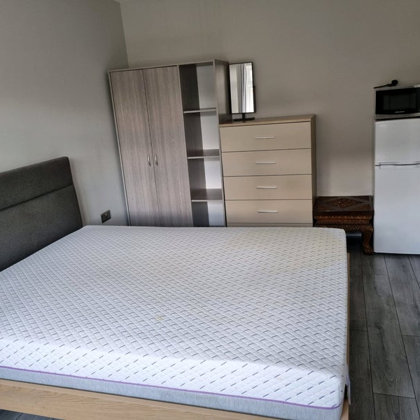 1 bedroom in a house share to rent - Photo 1