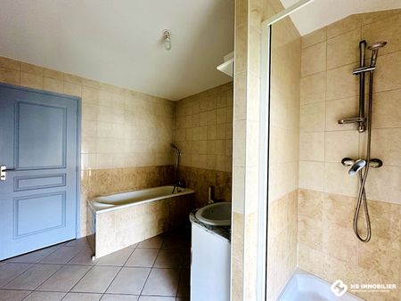 Location Appartement 4 pièces 74m² ROANNE 42300 - Photo 4