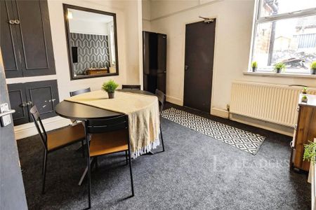 5 bedroom terraced house to rent - Photo 4