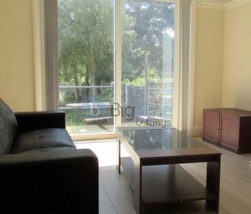 5 bedroom semi-detached house to rent - Photo 2