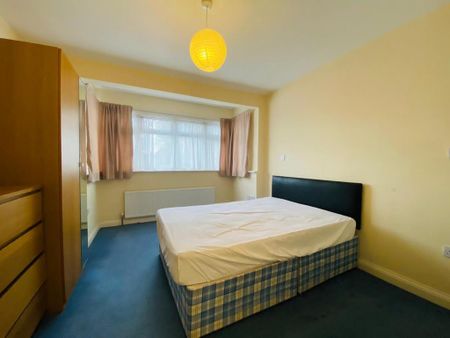 1 bedroom in a house share to rent - Photo 2