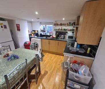 5 Bed - 16 School View, Hyde Park, Leeds - LS6 1EN - Student - Photo 6