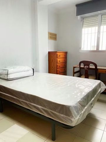 Calle Juan Manuel Rodríguez Correa, Sevilla, Andalusia 41009 - Photo 4