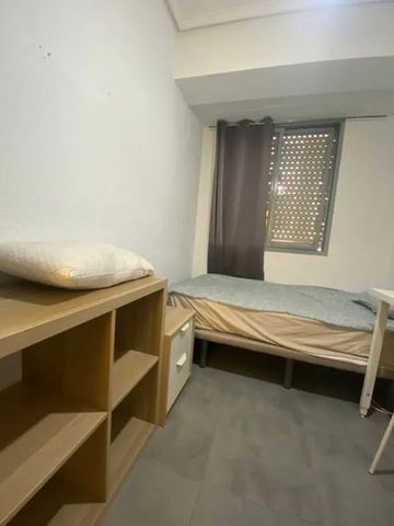 Carrer del Doctor Vicente Pallarés, Valencia, Valencian Community 46021 - Photo 2