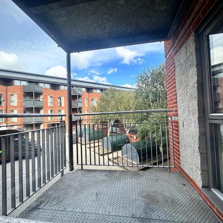 2 bedroom flat to rent - Photo 1