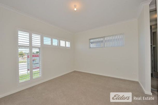 Prepare to be Impressed, with this gorgeous 3 x 2 in Waikiki - Photo 1