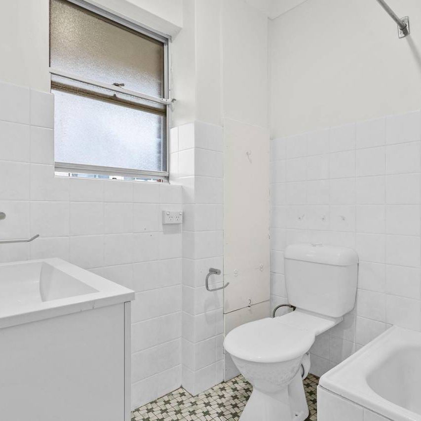 Renovated Apartment in Prime CBD-Fringe Location - Photo 1