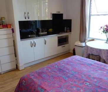 Studio to rent - Photo 3