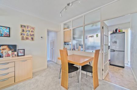 2 bedroom maisonette to rent - Photo 4