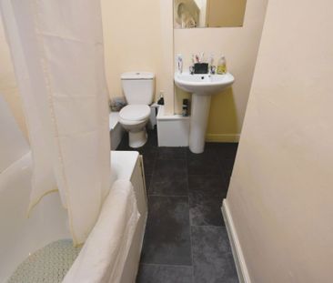 4 bedroom House in Carberry Place, Leeds - Photo 1