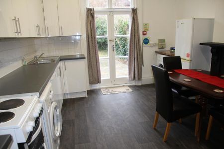 1 bedroom in a house share to rent - Photo 3