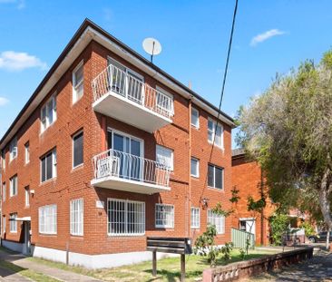 Bright & Sunny Two Bedroom Apartment - Photo 5