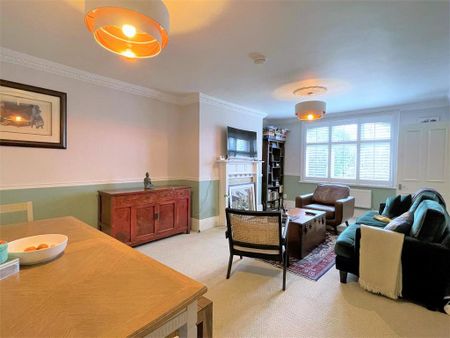 3 bedroom flat to rent - Photo 3