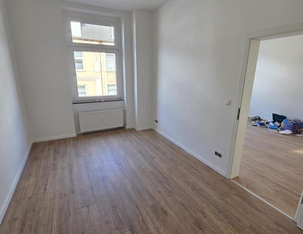 Kernsanierte 2-Zimmer-Wohnung nahe Bahnhof Oberbarmen – 3. OG links, Küche/Bad, Keller - Foto 1