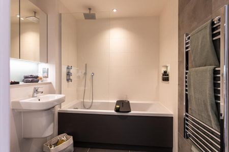 3 bedroom flat to rent - Photo 2