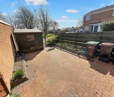 2 bedroom end of terrace house to rent - Photo 3