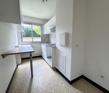 Location Appartement 2 pièces 40m² ST MAUR DES FOSSES 94100 - Photo 3