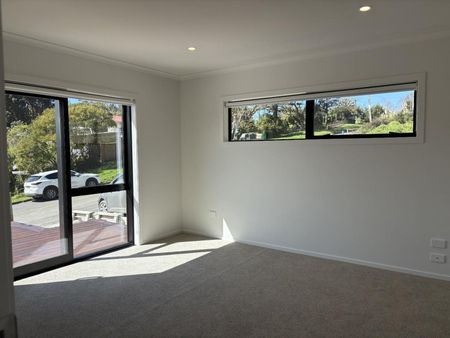 Brand new Living - Photo 3