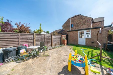 2 bedroom terraced house to rent - Photo 2