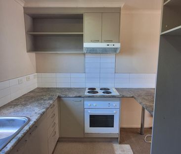 Three-Bedroom Townhouse in a Secure Gated Complex - Photo 6