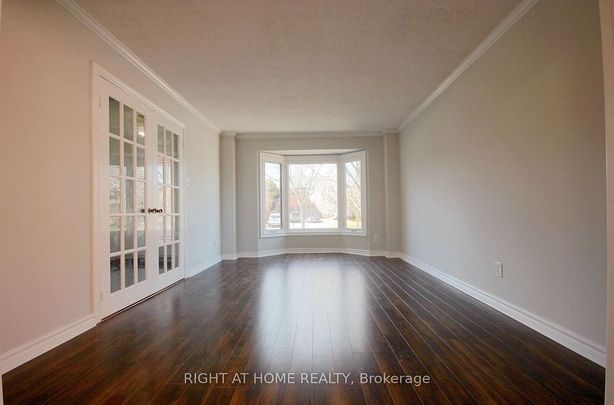 For Lease - 207 Kensit Avenue, Newmarket, Ontario - Photo 1