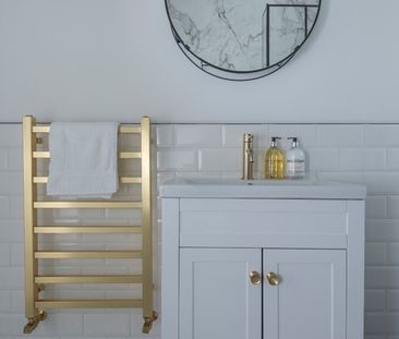 3 Bed Terraced House, Chestnut Road, SW20 - Photo 3