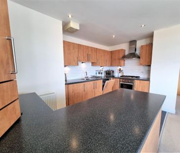 3 bedroom flat to rent - Photo 2