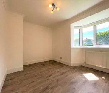 2 Bedroom Flat / Apartment - Saddleback Way, Fleet - Photo 5