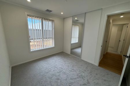 Brand-New Family Home in Riverlea Park - Photo 5